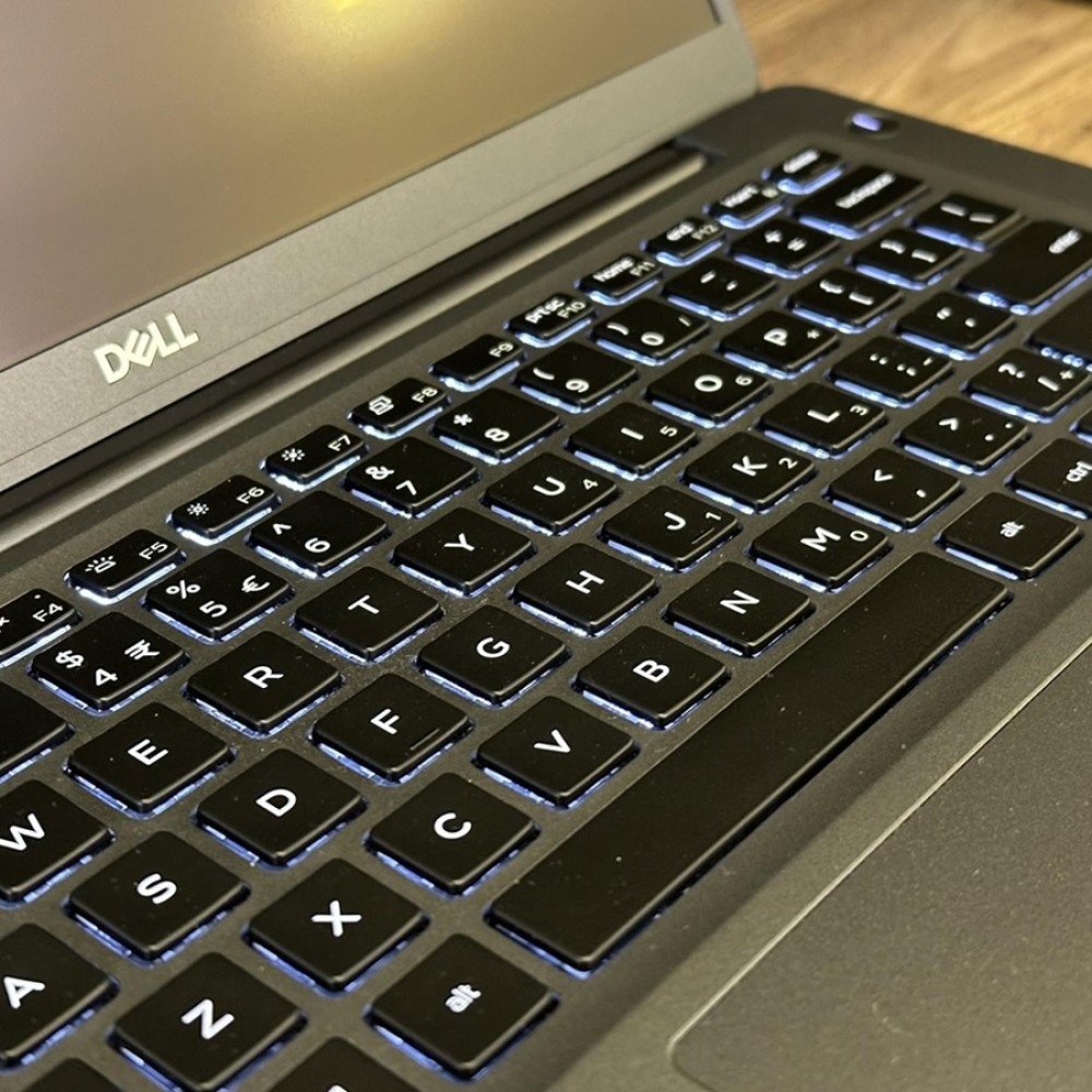 DELL Latitude 7400