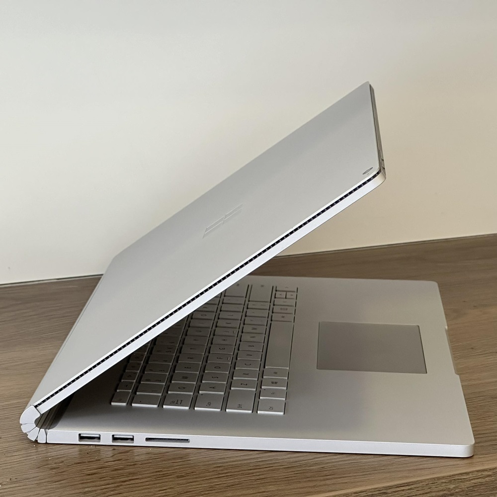 Microsoft Surface Book 2 15"