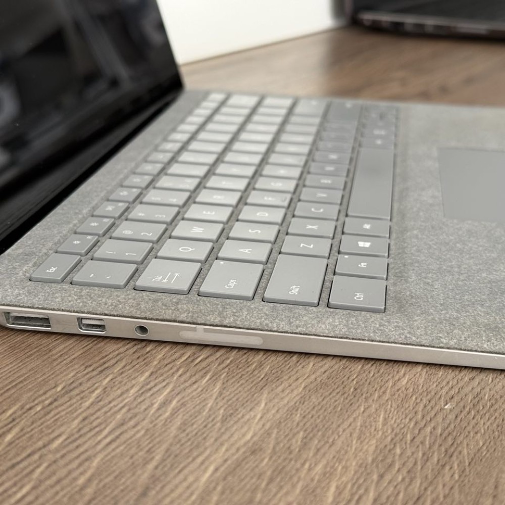 Microsoft Surface Laptop